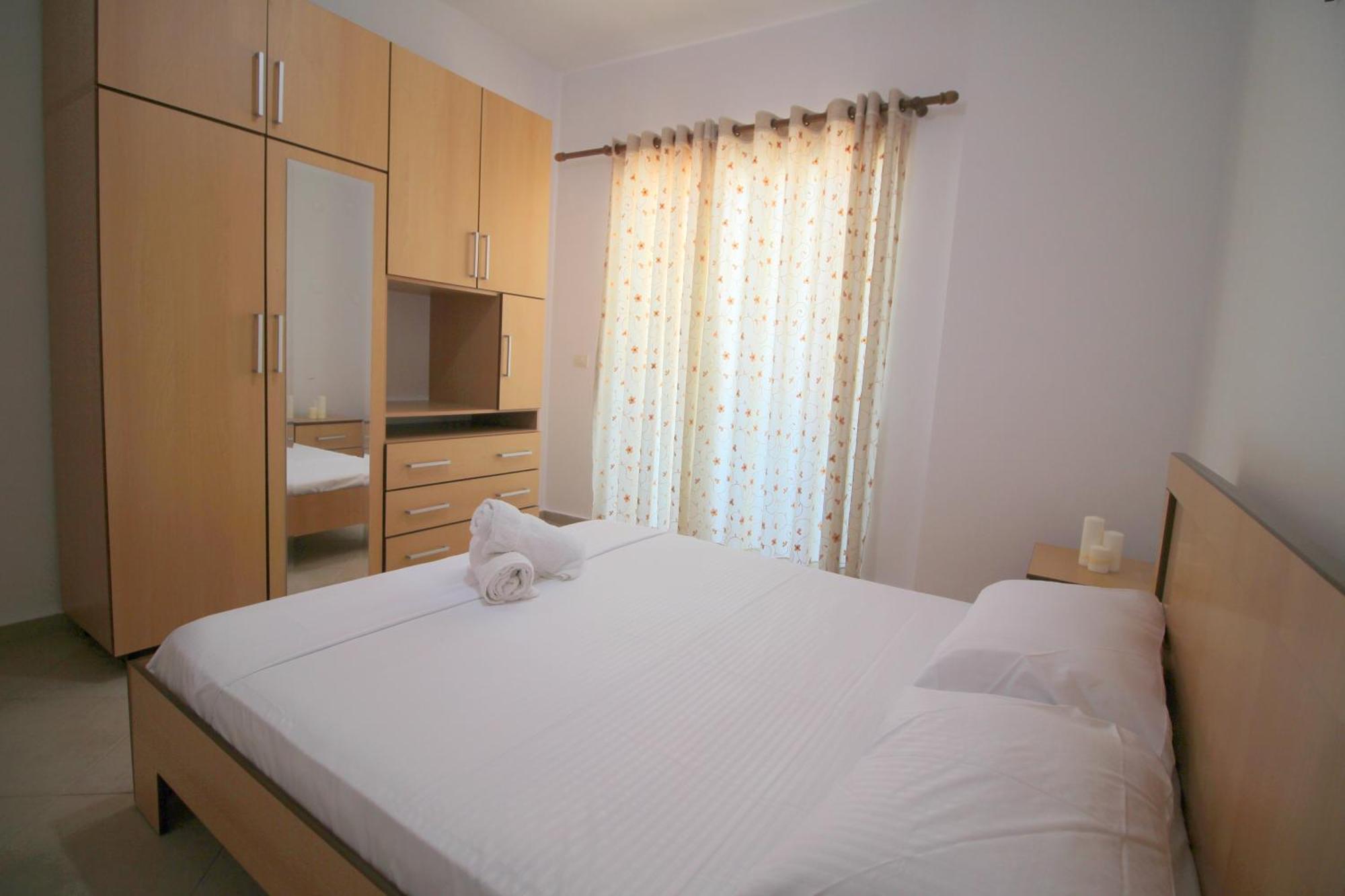 July Seaview Apartments Sarandë Exteriör bild