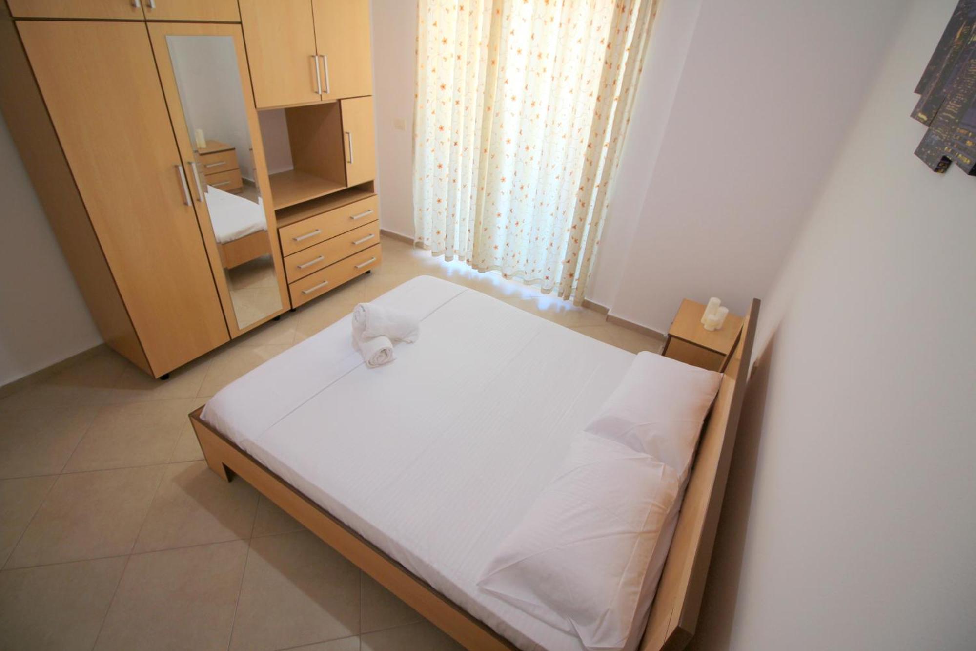 July Seaview Apartments Sarandë Exteriör bild