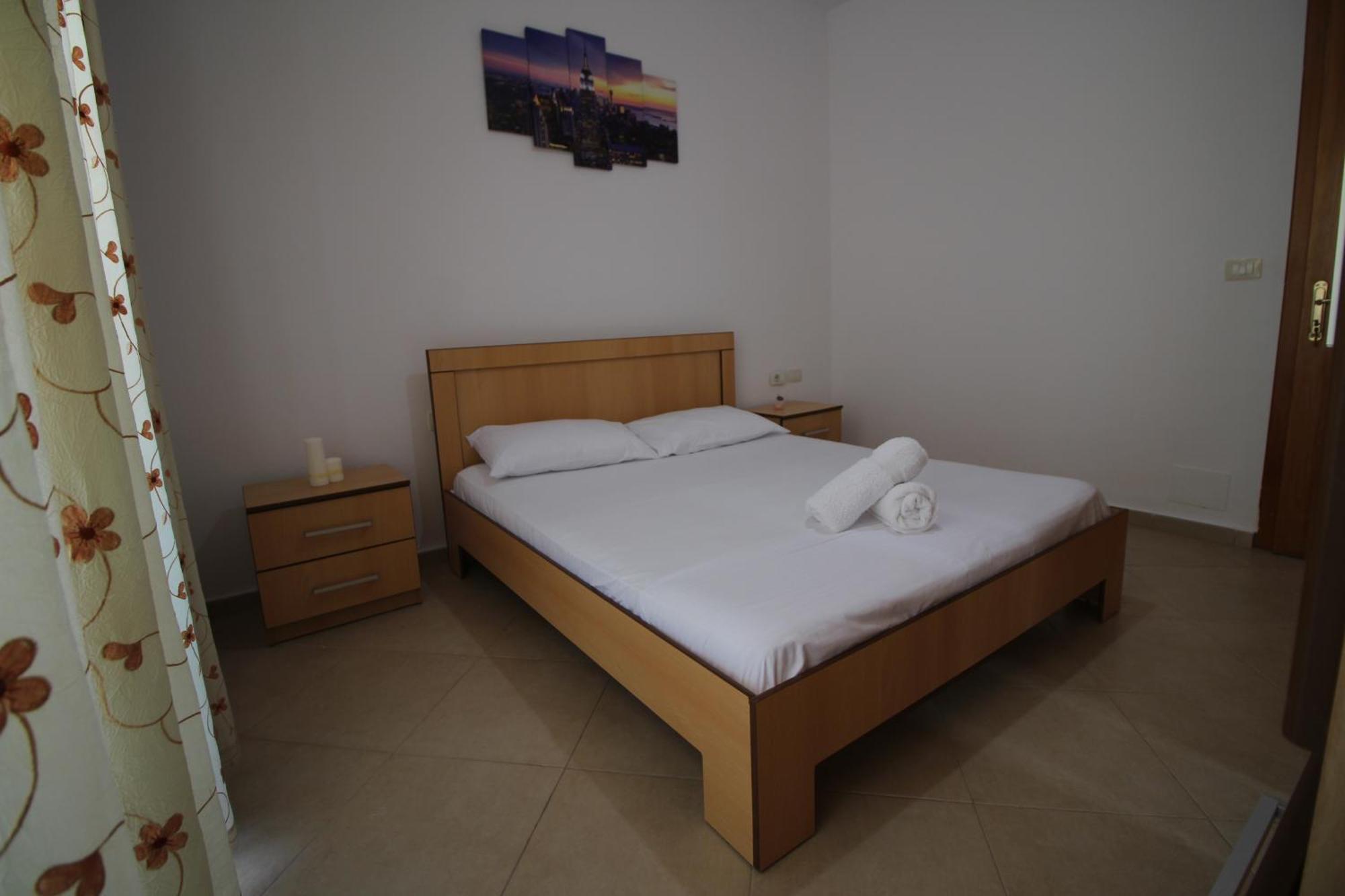 July Seaview Apartments Sarandë Exteriör bild