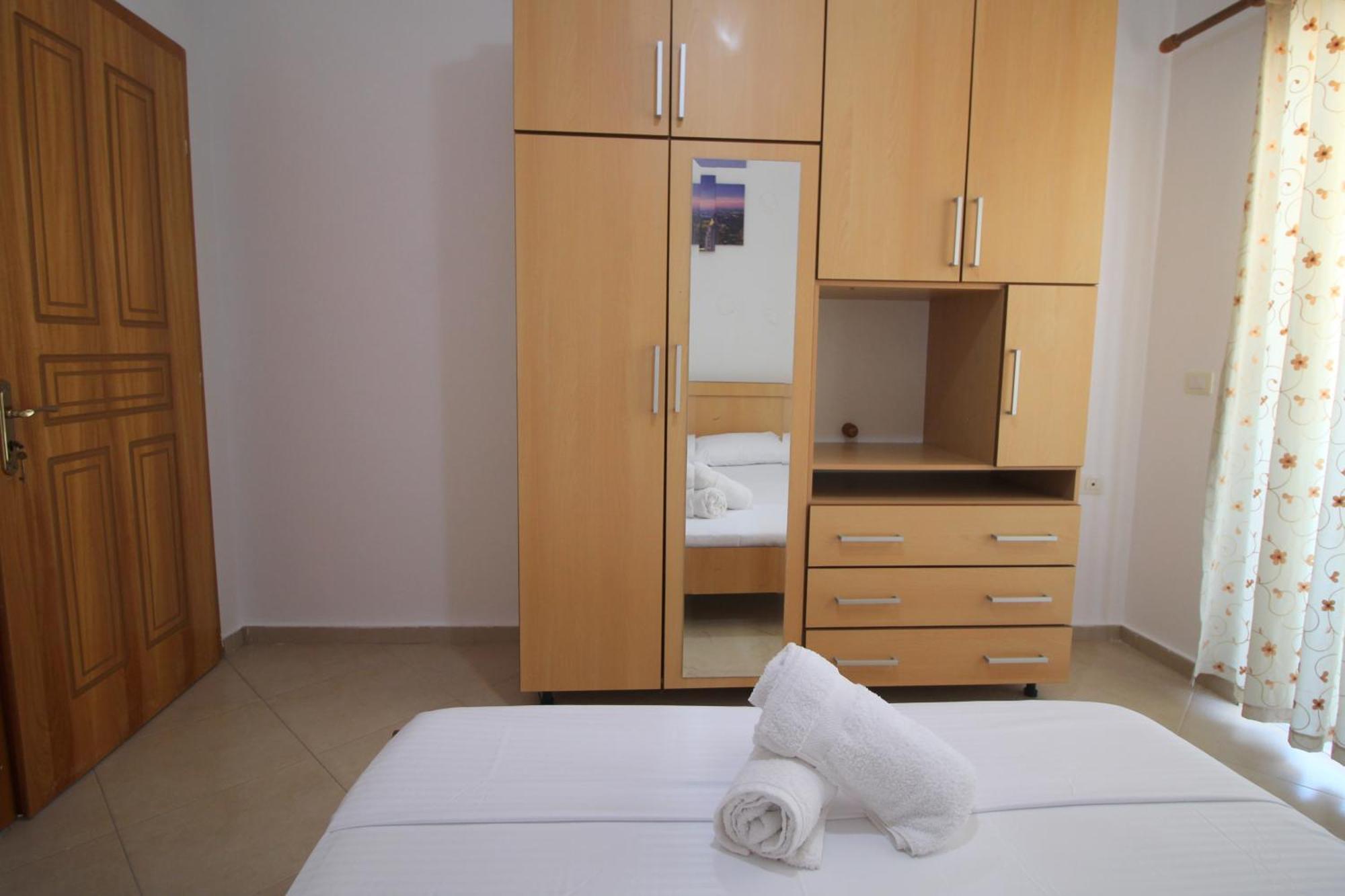 July Seaview Apartments Sarandë Exteriör bild
